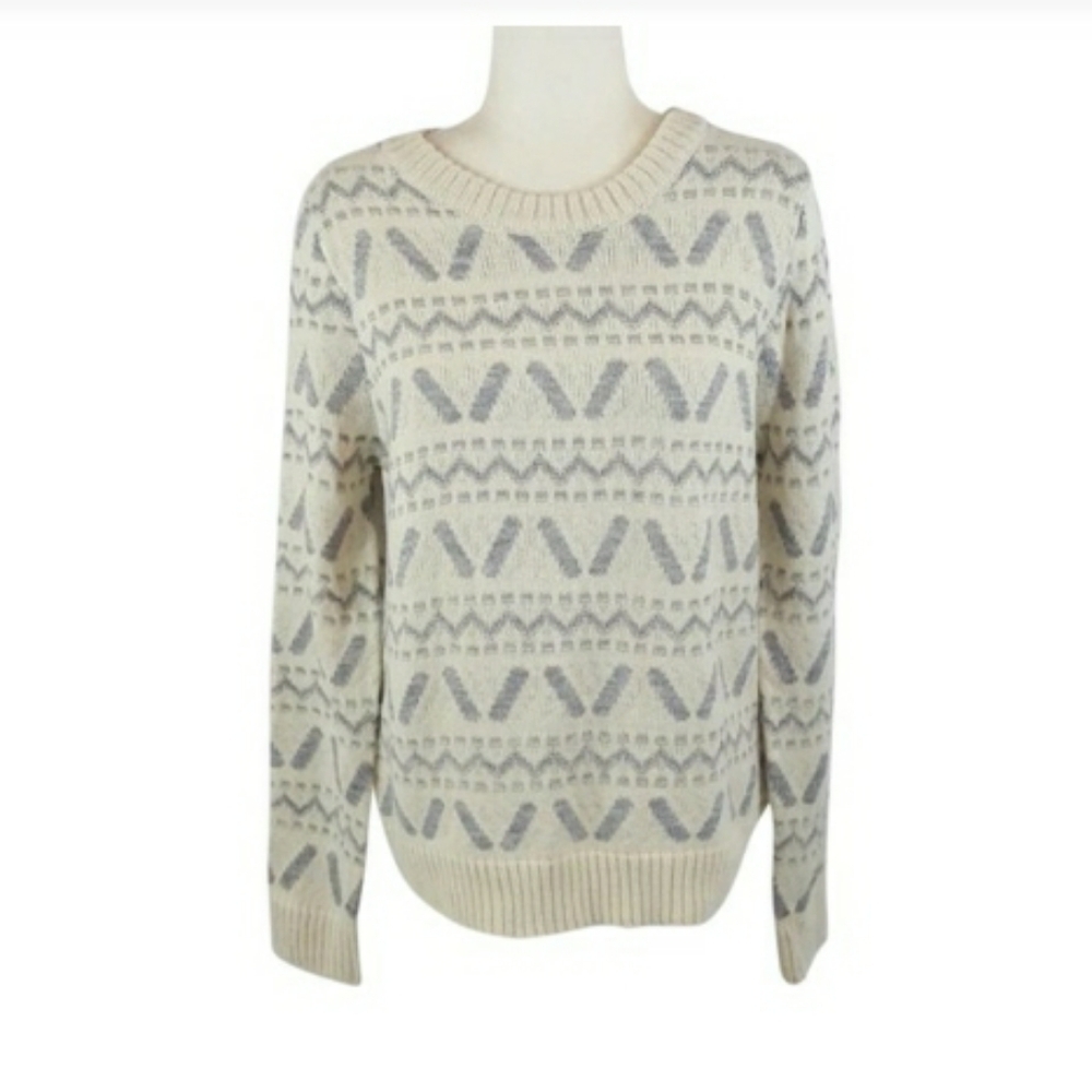 BB Dakota Gray and Cream Crew Neck‎ Sweater